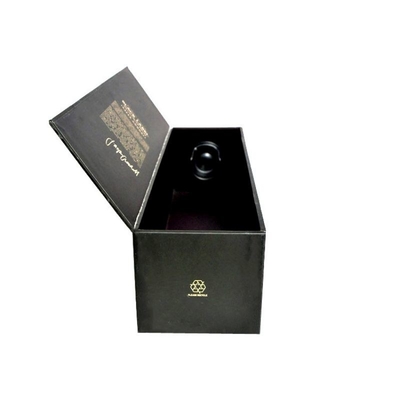 यूवी प्रिंट गोल्ड फ़ॉइल स्टैम्पिंग एम्बॉसिंग के साथ ब्लैक वाइन बोतल पैकेजिंग बॉक्स
